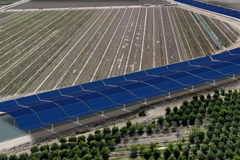 Primeiro foi na Índia, e agora os Estados Unidos estão cobrindo seus canais de irrigação com milhares de painéis solares